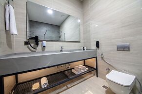 V Center Hotel