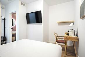 Vallecas Suites by Olala Homes