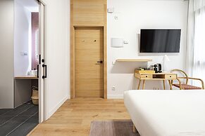 Vallecas Suites by Olala Homes