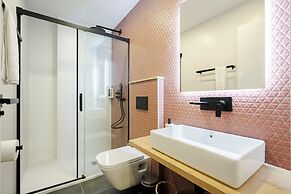 Vallecas Suites by Olala Homes