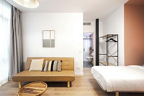 Vallecas Suites by Olala Homes