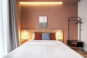 Vallecas Suites by Olala Homes