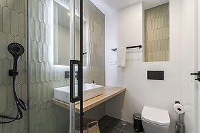 Vallecas Suites by Olala Homes