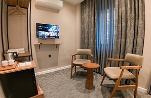 Rexee Hotel