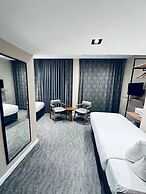 Rexee Hotel