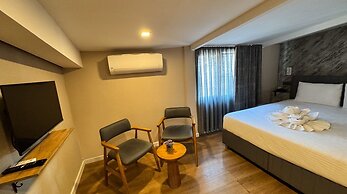 Rexee Hotel