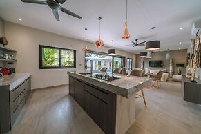 Villa Batik - Stylish 3BR Villa