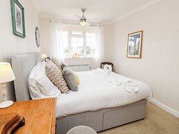 1 Westwood Close
