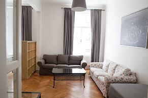 Spacious 2 Bedroom Apartment With Nice Terrace