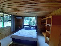Pinard's Mountain Resort- Cottage 8