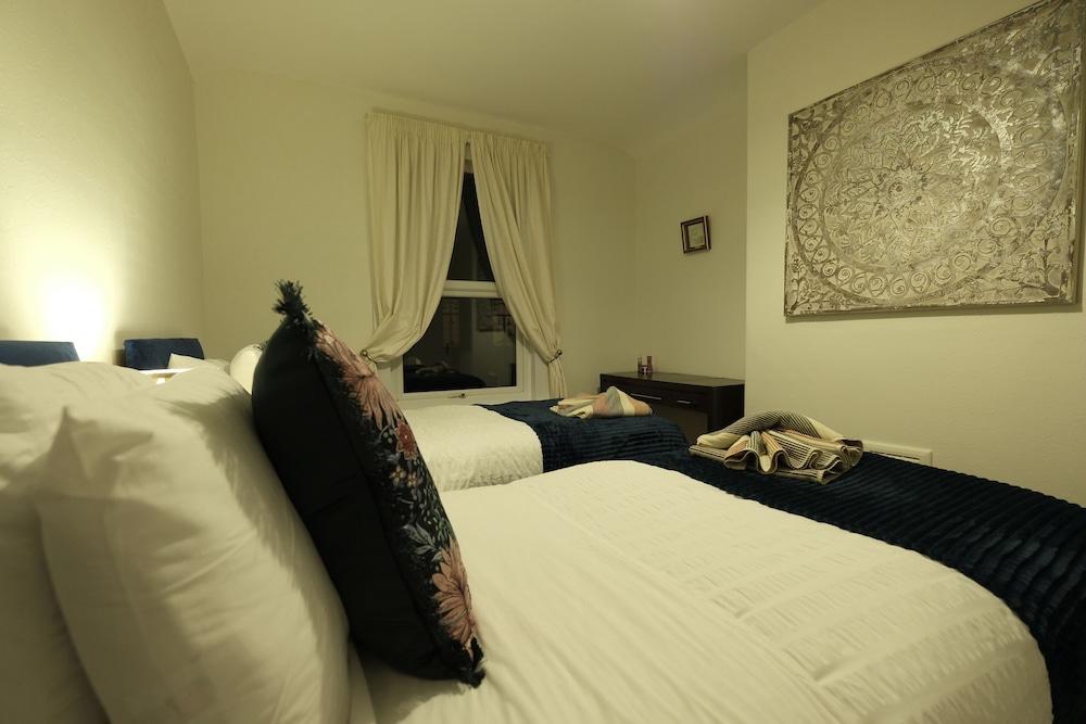 2br-beachviews-petfriendly-freeparking