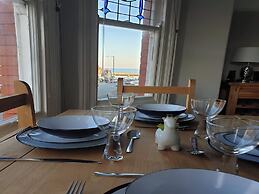 2br-beachviews-petfriendly-freeparking