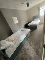 Sleeps 14 Cardiff City Centre