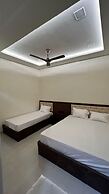Hotel Divyakashi homestay