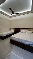 Hotel Divyakashi homestay