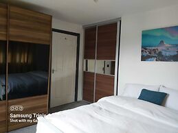 Rugby - Apartment - Sleeps 4 - Parking