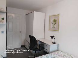 Rugby - Apartment - Sleeps 4 - Parking