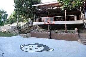 Mad Monkey Siquijor