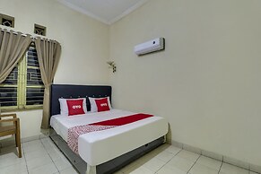 Super OYO 90672 ADHYA GUEST HOUSE LOMBOK