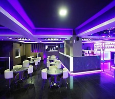 Hilarity Inn