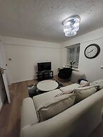 Lovely 2-bed Apartment in Grays