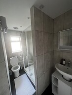 Lovely 2-bed Apartment in Grays