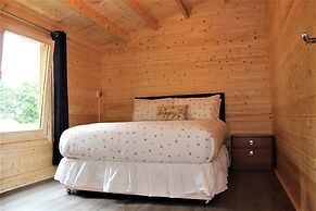 Inviting 3-bedroom Lodge in Ashton Under Hill