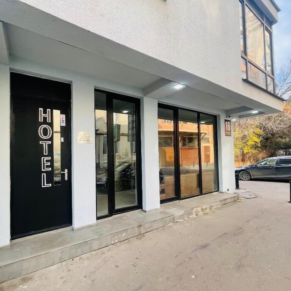 16 Simon Chikovani St