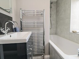 2 Staveley Cottages