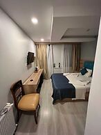 Destinia Pera Suites