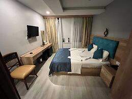 Destinia Pera Suites