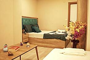 Destinia Pera Suites