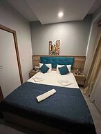 Destinia Pera Suites