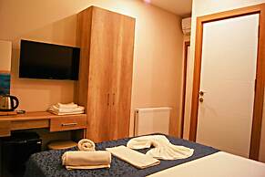 Destinia Pera Suites