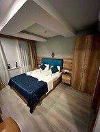 Destinia Pera Suites