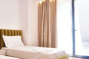 AZAR LUXURY SUITES