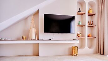 AZAR LUXURY SUITES