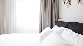 AZAR LUXURY SUITES