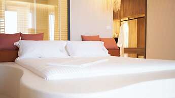 AZAR LUXURY SUITES