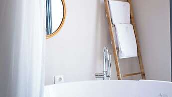 AZAR LUXURY SUITES