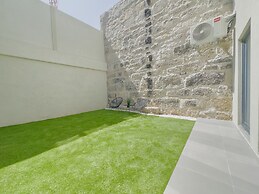 Vibrant Host-Campo 24
