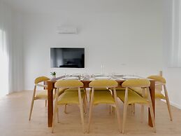 Vibrant Host-Campo 24
