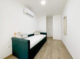 Vibrant Host-Campo 24