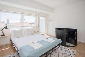 Liiiving - Downtown Balcony Apartment