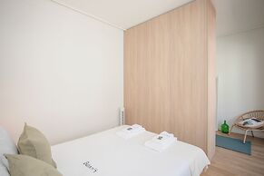 Liiiving - Downtown Balcony Apartment