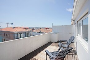 Liiiving - Downtown Balcony Apartment