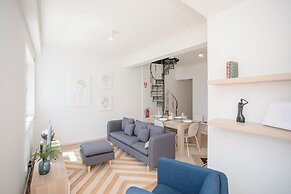 Liiiving - Downtown Balcony Apartment