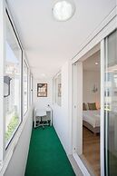 Liiiving - Downtown Balcony Apartment