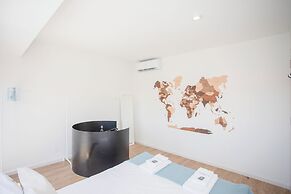 Liiiving - Downtown Balcony Apartment
