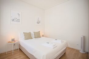 Liiiving - Downtown Balcony Apartment